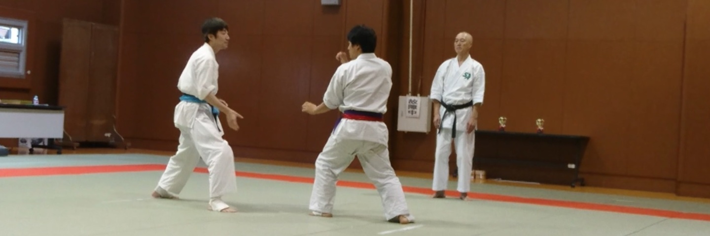 �����E����